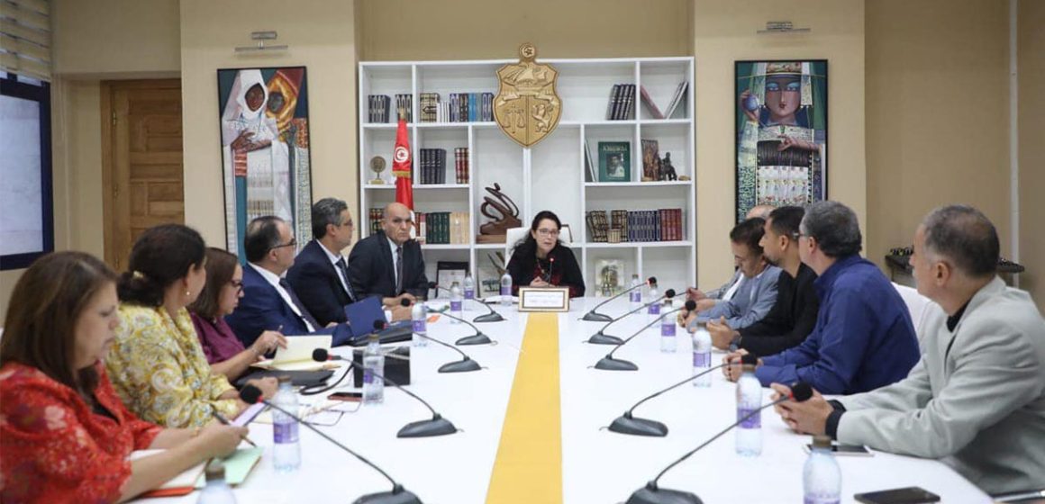 في لقاء وزيرة الشؤون الثقافية باتحاد الناشرين: الاتفاق على تكوين لجنة قيادة للنهوض بقطاع الكتاب في تونس