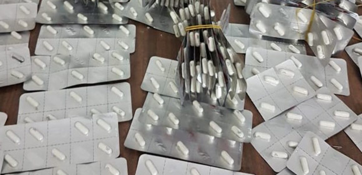 منوبة: إيقاف عامل بإحدى المستشفيات العمومية بعد حجز كمية كبيرة من الأدوية داخل سيارته ومنزله