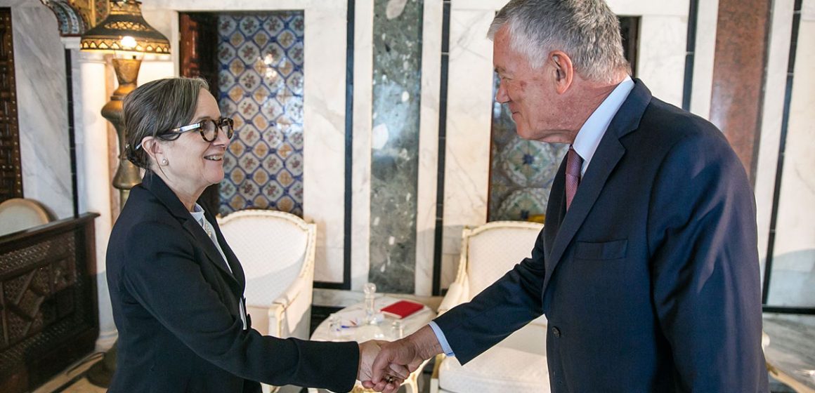السفير الفرنسي يٌجدد التزام بلاده بدعم تونس في مفاوضاتها مع صندوق النقد الدولي