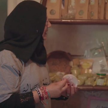 سليانة: امرأة تفتح مشروعا لانتاج زيوت عالية الجودة من نبات في الكريب وتشغل نساء المنطقة (فيديو)