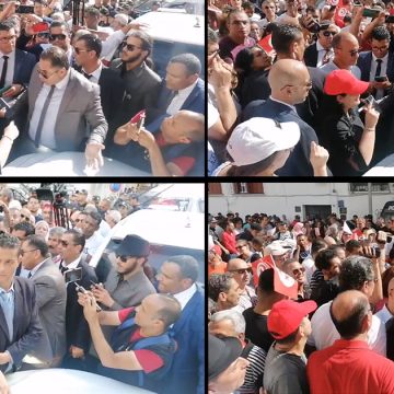 في مسيرة الحزب الدستوري، عناصر أمنية بالزي المدني تقوم بالتضييق على عبير موسي لمنعها من التحرك (فيديو)
