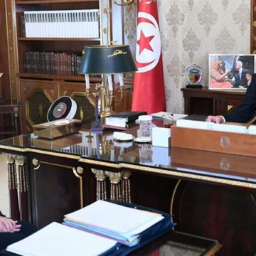 تونس : لا مفر للرئيس قيس سعيد من تغيير حكومة نجلاء بودن الفاشلة  