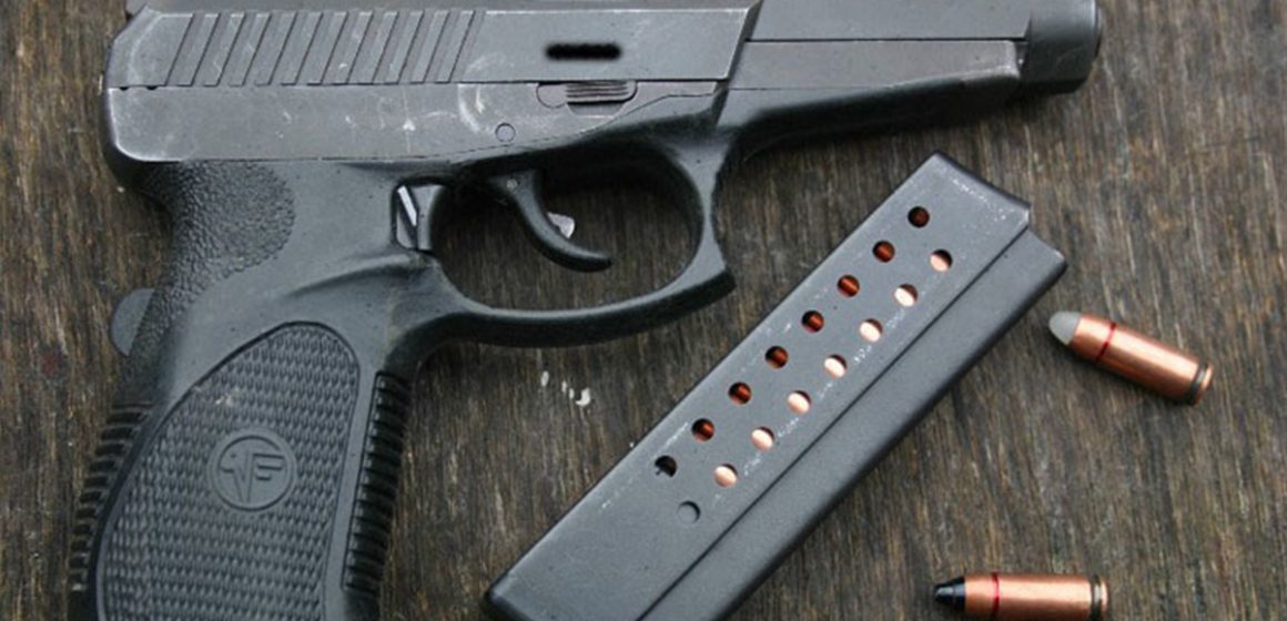 الشرطة العدلية تحجز 4 مسدسات واكثر من 15 طلقة في منزل بمنوبة
