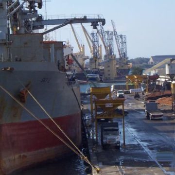ميناء بنزرت: مواصلة افراغ حمولة ب31 ألف طن من البنزين الخالي من الرصاص