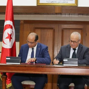 في الجزائر: توقيع بروتوكول التعاون المشترك في مجال العمل والعلاقات المهنية والاطلاع على تجربة جهاز “منحة البطالة” الجزائري