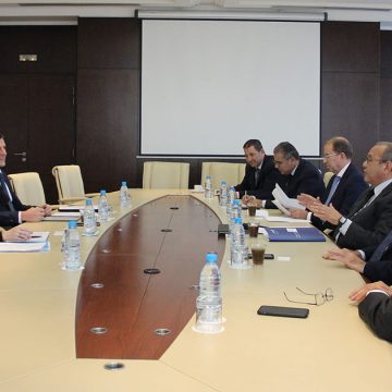 بمقر الاتحاد التونسي للصناعة و التجارة و الصناعات التقليدية،، جلسة عمل مع خبراء من وكالة فيتش رايتينغ