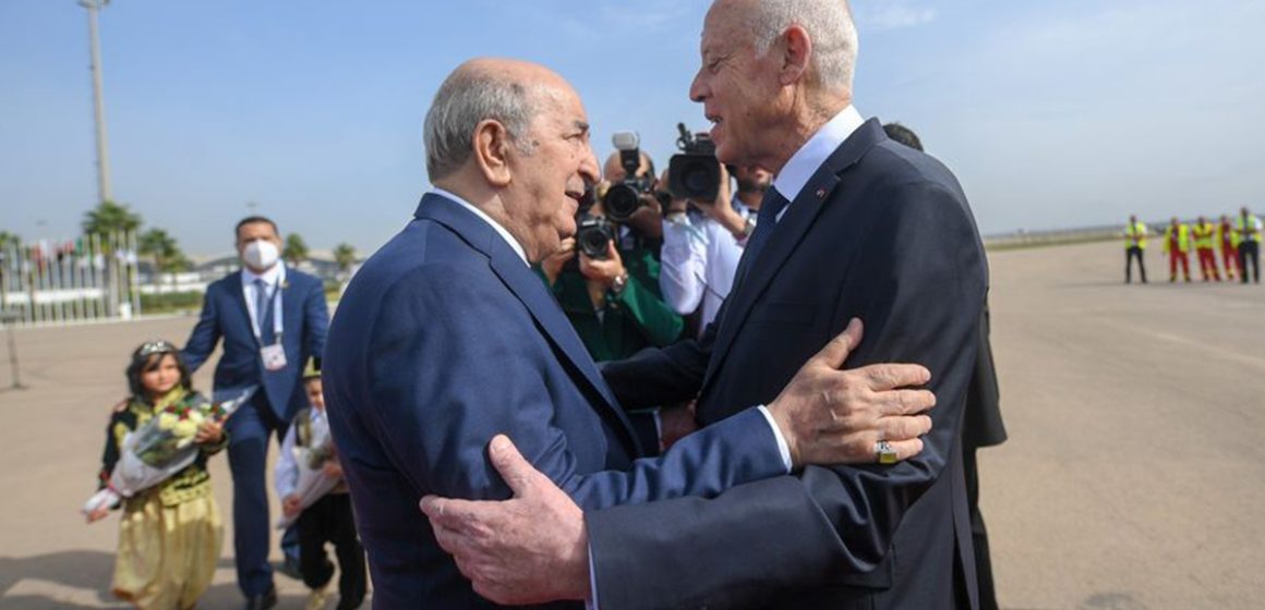 رئيس الجمهورية يصل إلى الجزائر (صور)