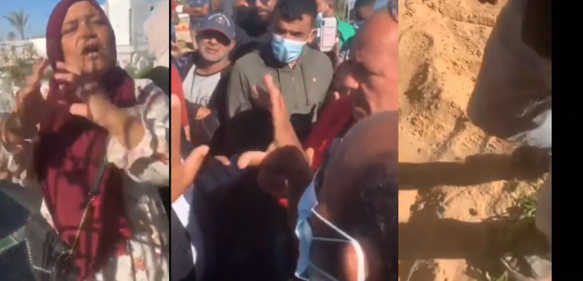 جرجيس: أهالي مفقودي مركب “الحرقة”  يقتحمون “مقبرة الغرباء” (صور)