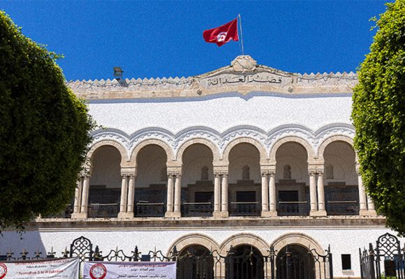 تونس: من سرب نص احالة على القضاء لشخصيات معروفة على صفحات التواصل الاجتماعي؟