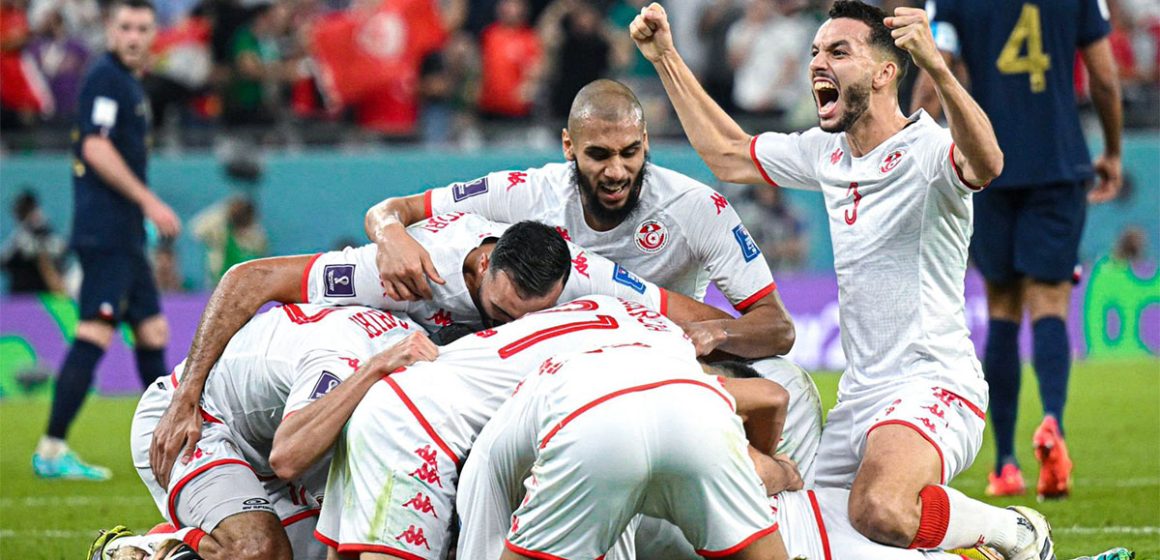 كأس العالم 2022: رغم انتصاره على نظيره الفرنسي، المنتخب التونسي يغادر المونديال … و لكن الرأس مرفوع