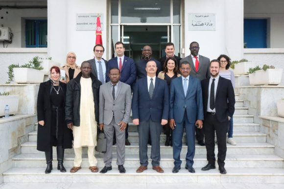 وزارة الصحة: جلسة عمل حول تعزيز علاقة الشراكة و التعاون التونسي الافريقي في تصدير الخدمات الصحية و دعم الاستثمارات