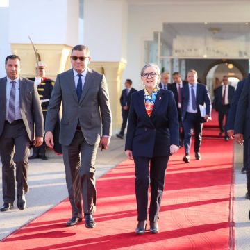 في نهاية زيارة قام بها إلى تونس بدعوة من الرئيس سعيد، بودن تودع الدبيبة، رئيس حكومة الوحدة الوطنية (صور)