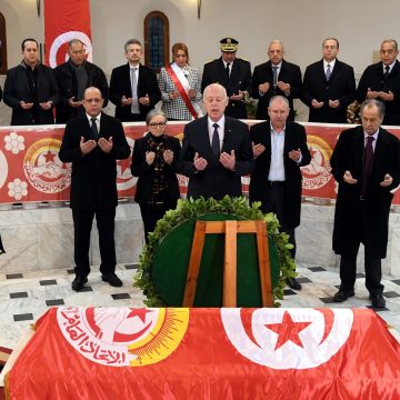 القصبة: الرئيس سعيد يشرف على موكب احياء الذكرى 70 لاغتيال الزعيم النقابي فرحات حشاد (صور)
