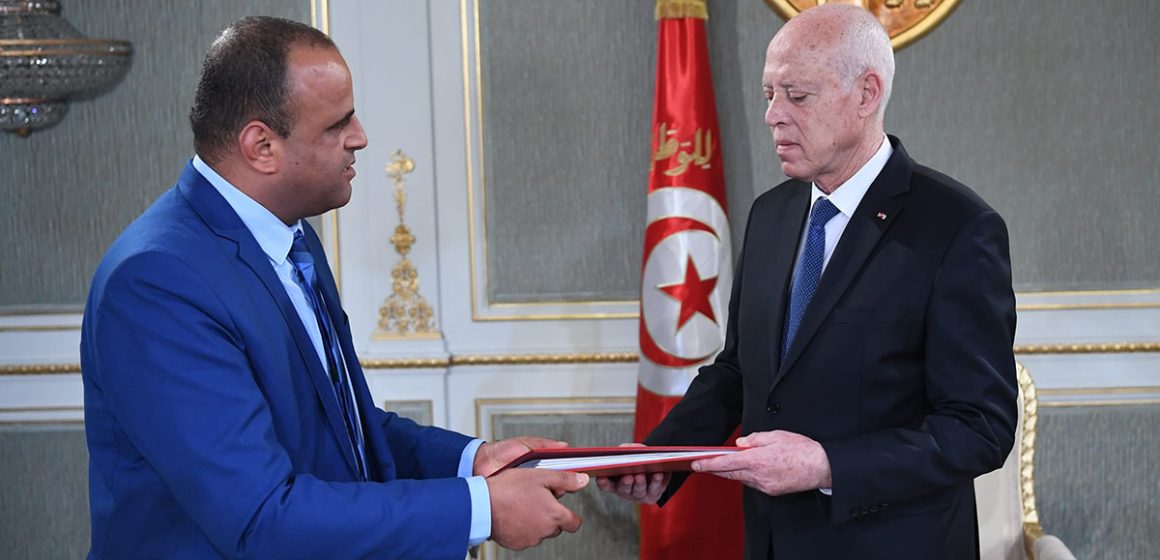 في لقائه بمكرم بنمنا، الرئيس يؤكد على ألا يتم التفريط في أي مليم يعود للشعب التونسي لانها حقوقه
