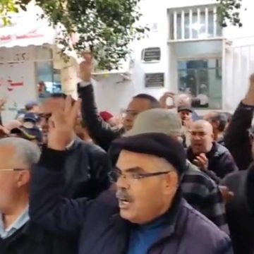 دعوة إلى إعادة هيكلة الأحزاب السياسيّة وترسيخ الديمقراطيّة في تونس