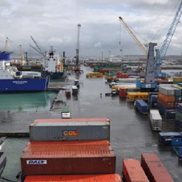 وزارة النقل: متابعة تنفيذ الاجراءات الفورية المتعلقة بترشيد استغلال ميناء رادس وتحسين آدائه (بلاغ)