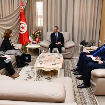 وزير الداخلية لسفيرة بولونيا بتونس التي أثارت رغبة أم للسفر بطفلها : “الملف من اختصاص القضاء” ( 2 فيديوهات حول تدخل الطرف التونسي)