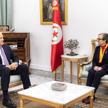 القصبة: رئيسة الحكومة تلتقي سفير فرنسا بتونس
