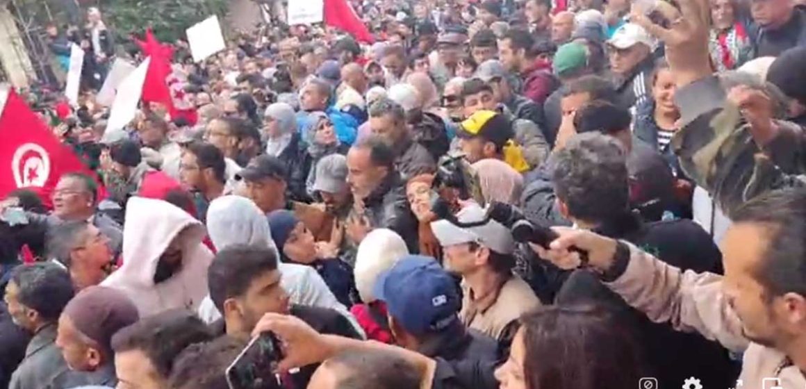 خلال مسيرة جبهة الخلاص..نجيب الشابي : “تضحياتنا لن تذهب سدى ومستعدون لتحمل النتائج” (فيديو)