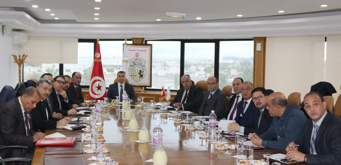 استعدادا لعودة التونسيين بالخارج، جلسة عمل بديوان الطيران المدني و المطارات حول تحسين جودة الخدمات