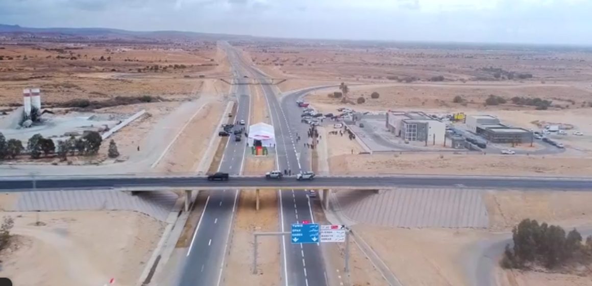 ساعات بعد تدشين الطريق السيارة قابس/مدنين من طرف الرئيس، حادث مرور و تونس السيارة تدعو الى الانتباه (فيديو)