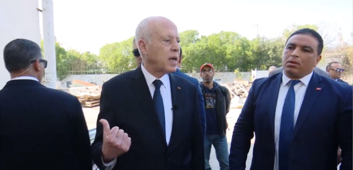 الرئيس يزور فضاء مخصصا لبناء مركز التكوين المهني و مقر شركة الصناعات الصيدلية (فيديو)