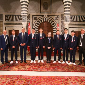 القصبة: رئيسة الحكومة تستقبل الفريق الذي سيمثل تونس في البطولة العالمية للروبوتيك