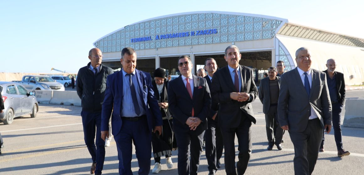 استعدادا لاستقبال التونسيين بالخارج في ظروف طيبة، وزير النقل يتفقد ميناء جرجيس التجاري و المحطة البحرية (صور)