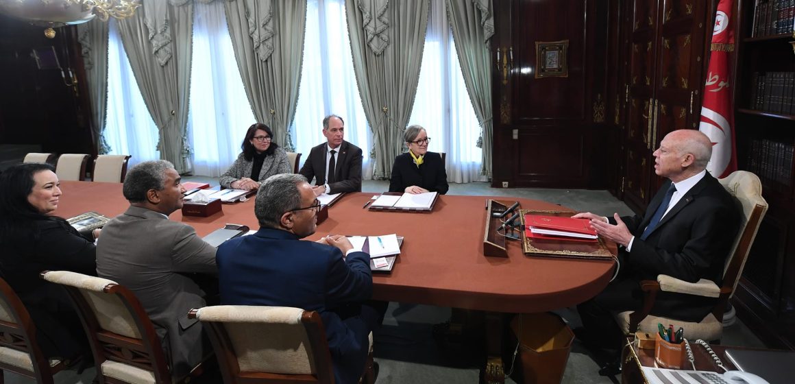 قرطاج: الرئيس سعيد يشرف على جلسة عمل مع 5 وزراء بحضور رئيسة الحكومة نجلاء بودن (فيديو)