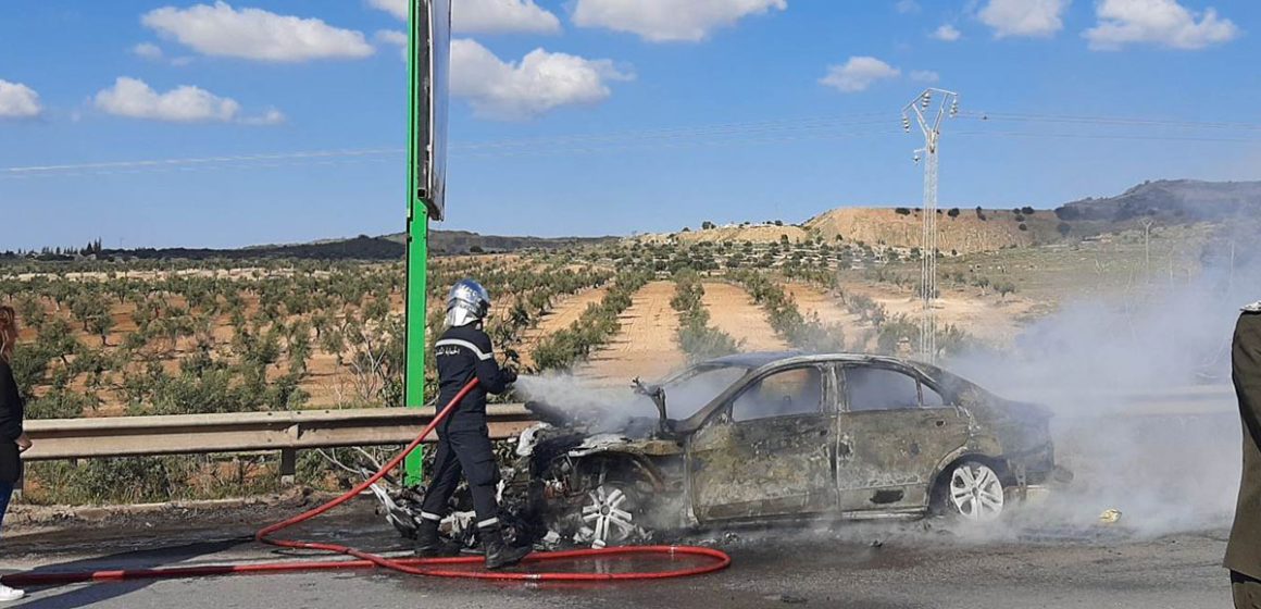 أريانة: الحماية المدنية تتمكن من إطفاء سيارة احترقت بالكامل على الطريق السريعة نحو بنزرت