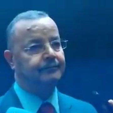 سأله الصحفيون عن صحة رئيس الجمهورية، وزير الصحة يلتزم الصمت و تتغير ملامح وجهه (فيديو)