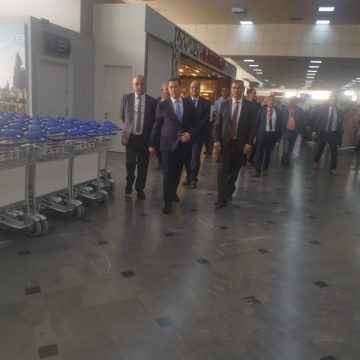بلاغ/ استعدادا لموسم الصيف و موسم الحج، وزير النقل يقوم بزيارة تفقد في مطار تونس قرطاج (صور)