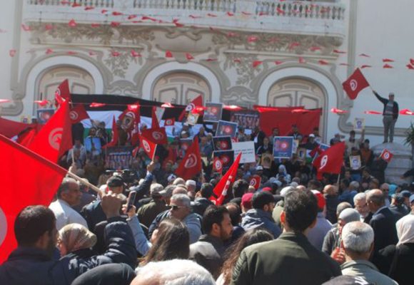 تونس: عدد من عائلات المعتقلين السياسيين يقدمون شكوى في المحكمة الإفريقية في أروشا- تنزانيا (فيديو)