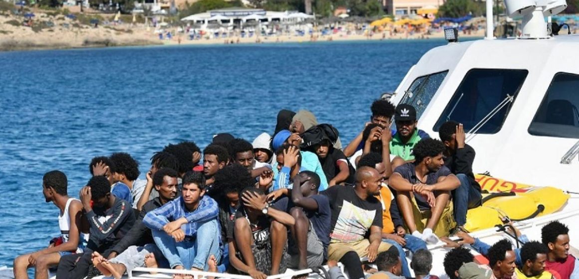 وكالة الأنباء “أنسا” الايطالية تكشف عن عدد المهاجرين الذين وصلوا لامبيدوزا على متن قوارب في يوم واحد