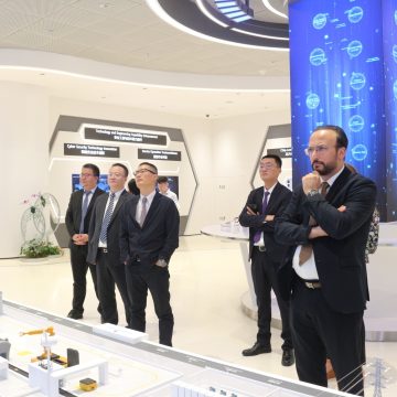 من Shenzhen الصينية، وزير تكنولوجيات الإتصال يجري عددا من اللقاءات الثنائية والزيارات الميدانية (صور)
