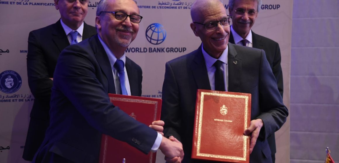 تونس توقع اتفاقية مع مجموعة البنك الدولي لتمويل مشروع الربط الكهربائي مع ايطاليا