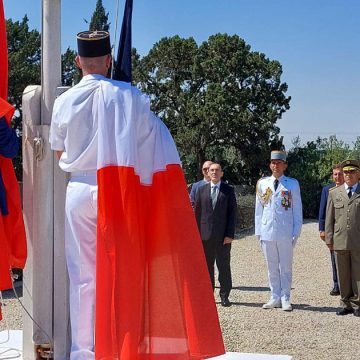 إحياء ذكرى 18 جوان في المقبرة العسكرية بتكرونة تكريما للقوات الفرنسية الحرة (صور)