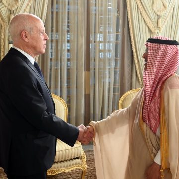 الرئيس يلتقي بوزير المالية السعودي الذي أمضى مع نظيرته التونسية على اتفاقية قرض ميسر و اتفاقية منحة