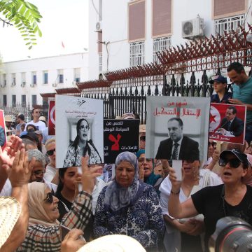 من أمام محكمة الإستئناف بتونس، التيار الديمقراطي يطالب بالافراج عن المعتقلين السياسيين (صور)