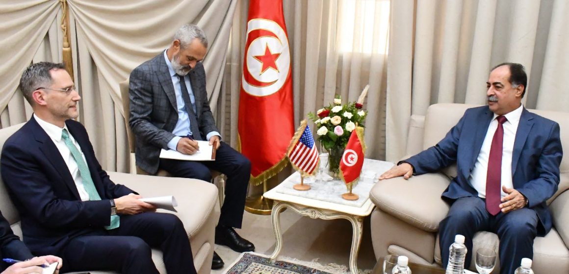 مشاريع التعاون الأمريكي التونسي في لقاء وزير الداخلية بسفير الولايات المتحدة الأمريكية جون هود