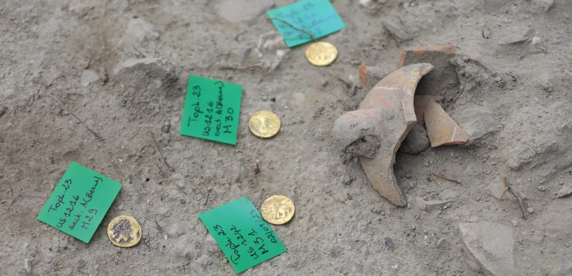 في ضاحية قرطاج، العثور على 5 قطع نقدية ذهبية تعود للقرن الثالث قبل الميلاد (صور)
