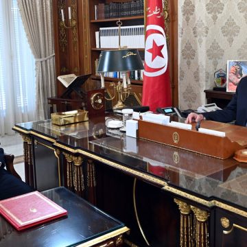تونس : هل ينجح أحمد الحشاني في تحقيق النمو الاقتصادي؟