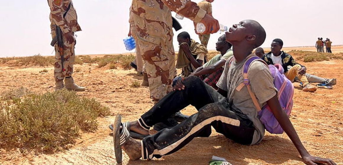 الأمم المتحدة تعرب عن قلقها البالغ إزاء طرد المهاجرين  من تونس إلى الحدود مع ليبيا والجزائر