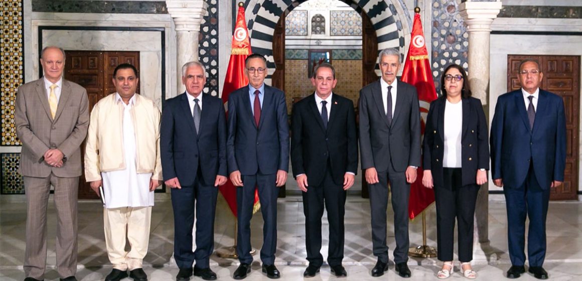 رئيس الاتحاد سمير ماجول يحضر اجتماع رئيس الحكومة بوزير الاقتصاد والتجارة الليبي