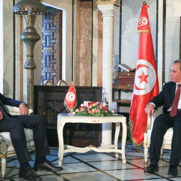 القصبة: تمهيدا لاجتماع اللجنة الكبري التونسية الجزائرية، رئيس الحكومة يلتقي بعدة مسؤولين من كوادر البلدين