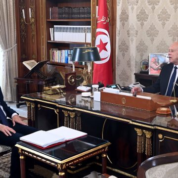 الرئيس مع الحشاني حول تطهير دواليب الدولة و اعداد مشروع لاجراء تدقيق حول مناظرات الانتداب بداية من 2011