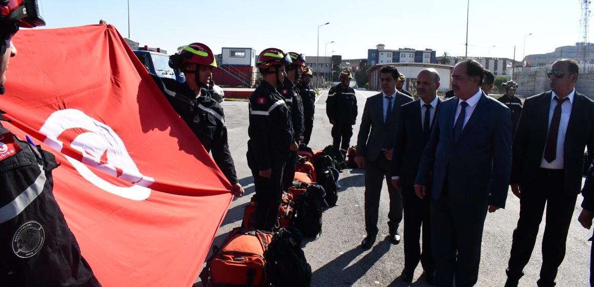 زلزال: وزير الداخلية في جبل جلود مع الفرقة المختصة في النجدة و الإنقاذ قبل تحولها إلى المغرب لدعم الجهود في الإنقاذ (فيديو + صور)