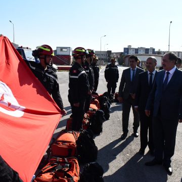زلزال: وزير الداخلية في جبل جلود مع الفرقة المختصة في النجدة و الإنقاذ قبل تحولها إلى المغرب لدعم الجهود في الإنقاذ (فيديو + صور)