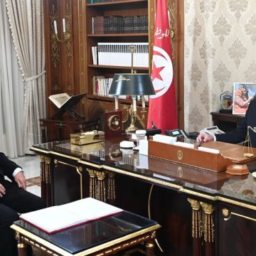 قرطاج/ الرئيس يستقبل رئيس حكومته قبل تحوله للجزائر