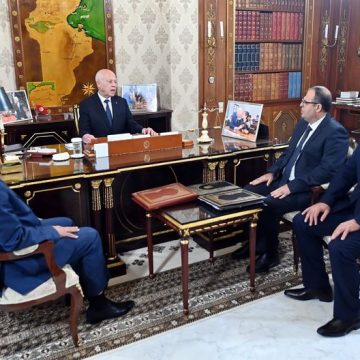 قرطاج: الرئيس يلتقي بوزير الداخلية و المدير العام للأمن و المدير العام آمر الحرس الوطني